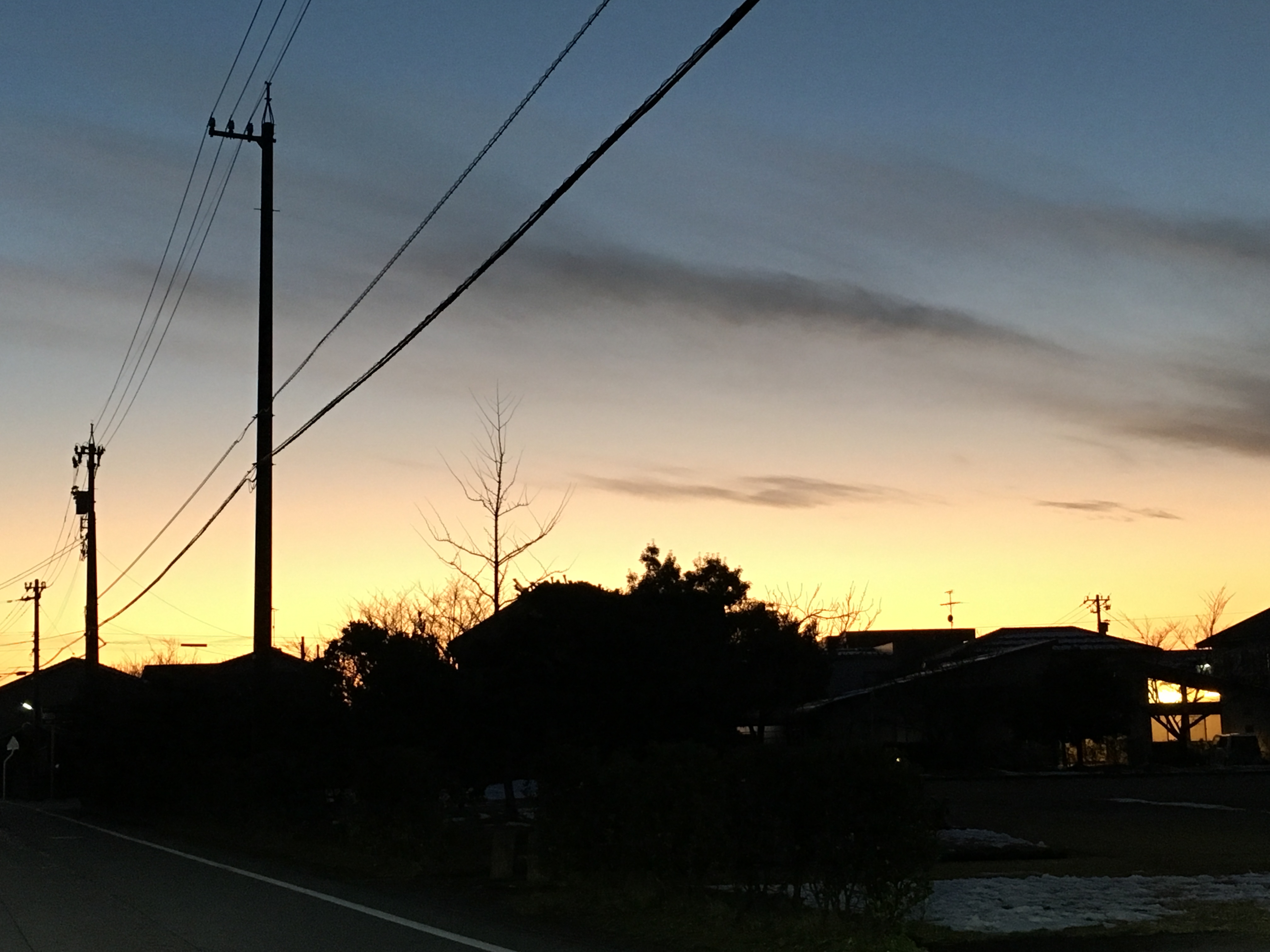 残寒の夕暮れ 残寒の夕暮れ